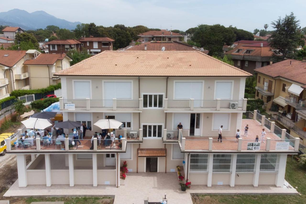 Residence Deamarina Marina di Massa Exteriér fotografie