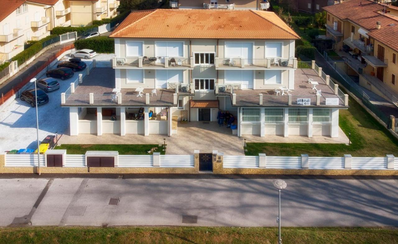 Residence Deamarina Marina di Massa Exteriér fotografie