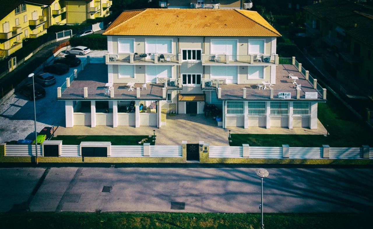 Residence Deamarina Marina di Massa Exteriér fotografie