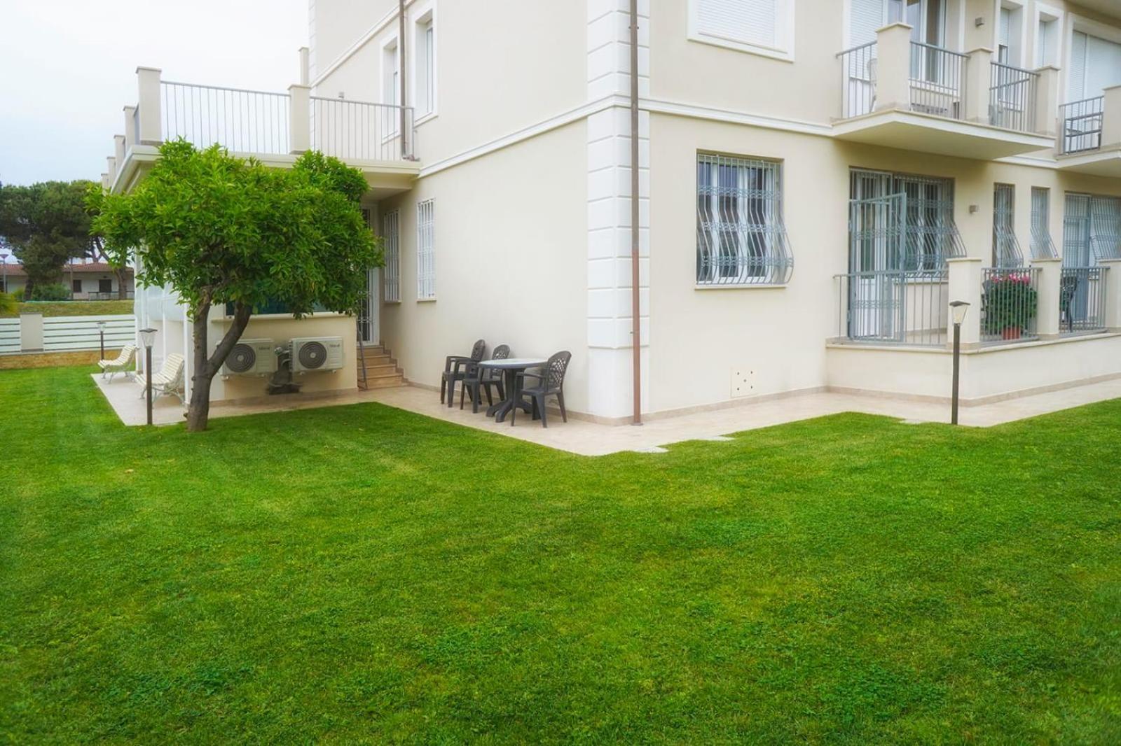 Residence Deamarina Marina di Massa Exteriér fotografie